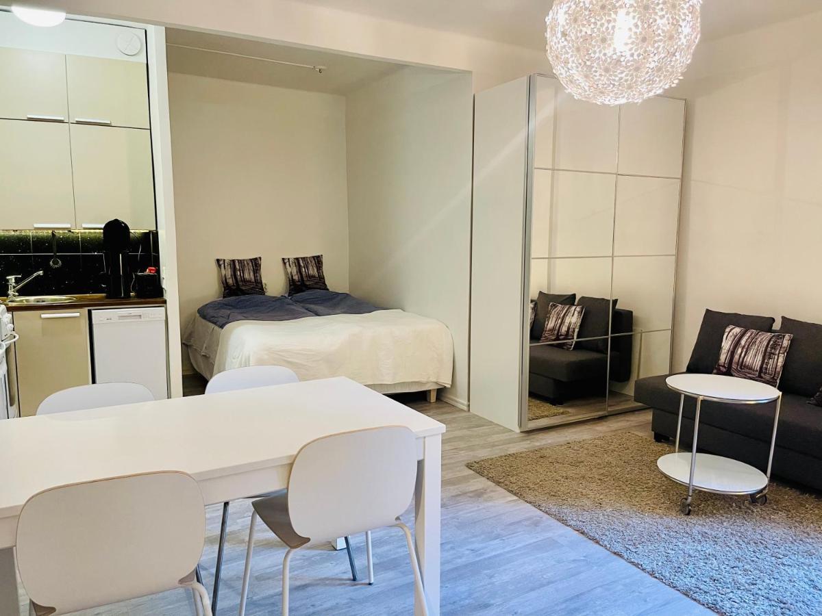 Upea Yksioe Aivan Helsingin Keskustasta Appartement Helsinki Buitenkant foto