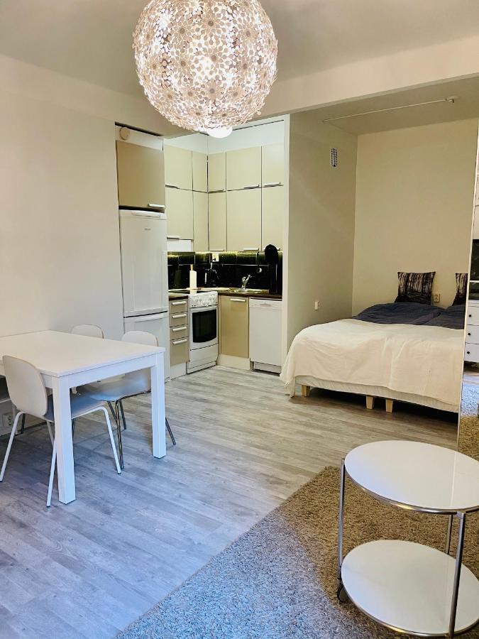 Upea Yksioe Aivan Helsingin Keskustasta Appartement Helsinki Buitenkant foto